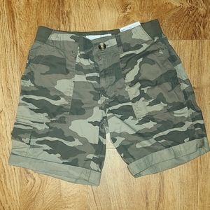 Sonoma Good for Life green camo short in size 4.